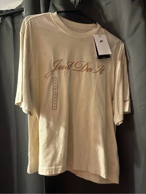 Nike Women’s Loose Fit Cream Short-Sleeve 'Just Do It' Script Tee